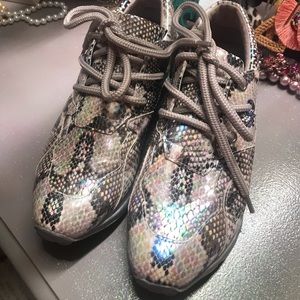 Steven Madden snakeskin iridescent sneakers. 6.5